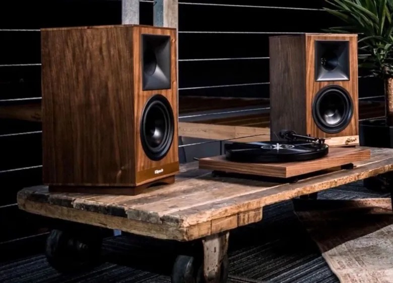 Klipsch The Sixes speaker.jpg