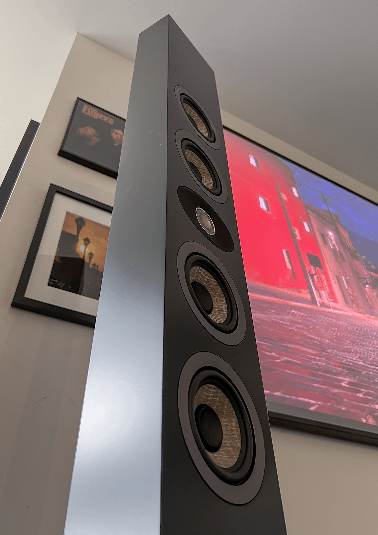 Focal_s In Wall 302 also happen to be striki. They sound great any way you use them 16300b07 image.png