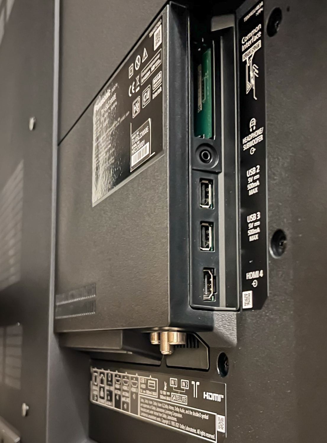 Panasonic_LZ2000_1_large.jpg