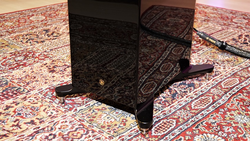 Yamaha-NS200A-_plinth.jpg